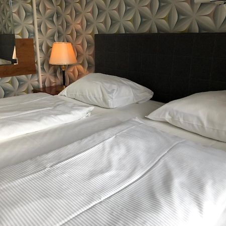 Hotel Moji Koeln Екстериор снимка