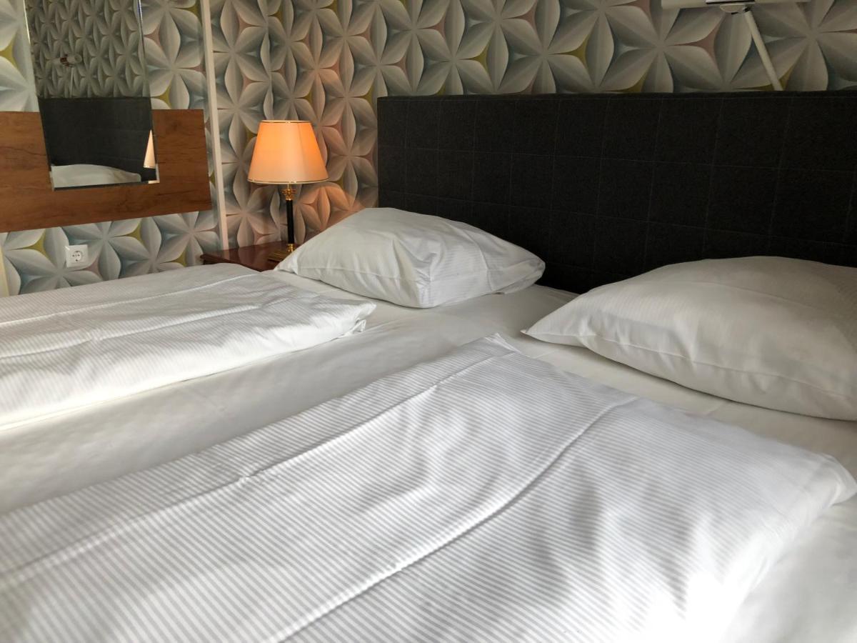 Hotel Moji Koeln Екстериор снимка