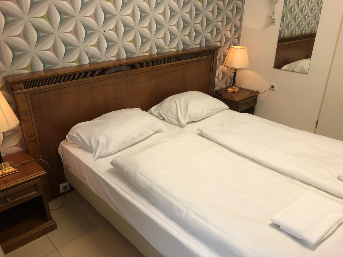 Hotel Moji Koeln Екстериор снимка