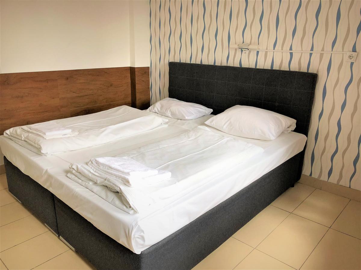 Hotel Moji Koeln Екстериор снимка